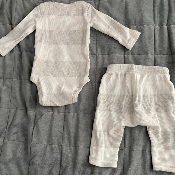 Carter’s set - Picture 2 of 3